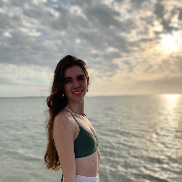 Meet your Posher, Valerie - Picture 2 of 2